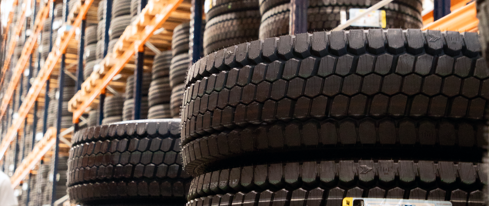 Imagem com pneus diversos.